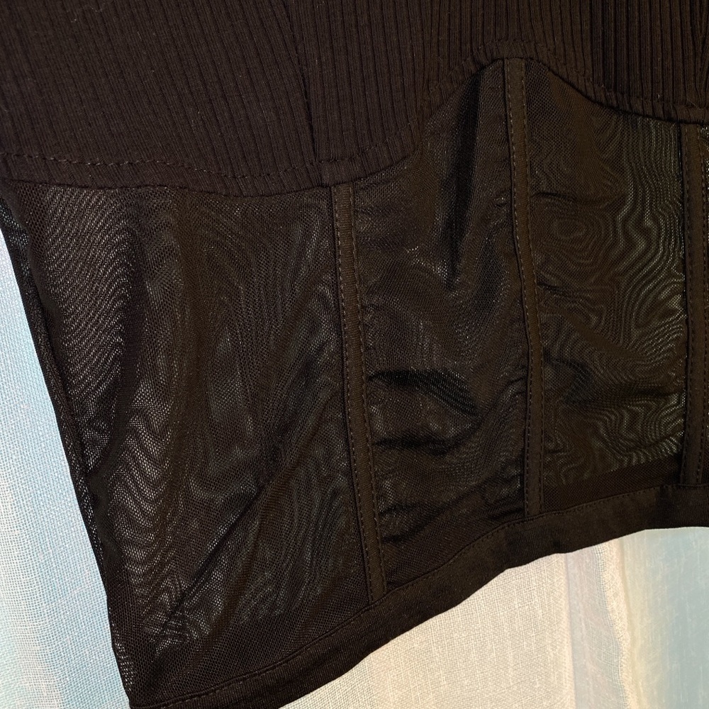 Mesh - Picture 4 of 4